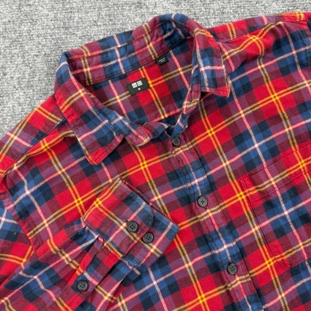 Uniqlo Flannel Shirt Medium Red Plaid Button Down Pocket Long Sleeve Men's